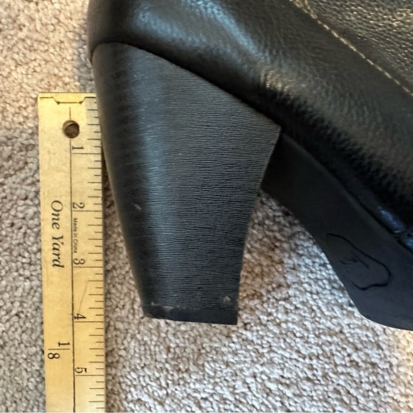 B.O.C. Tall heeled black leather boots - Picture 3 of 6